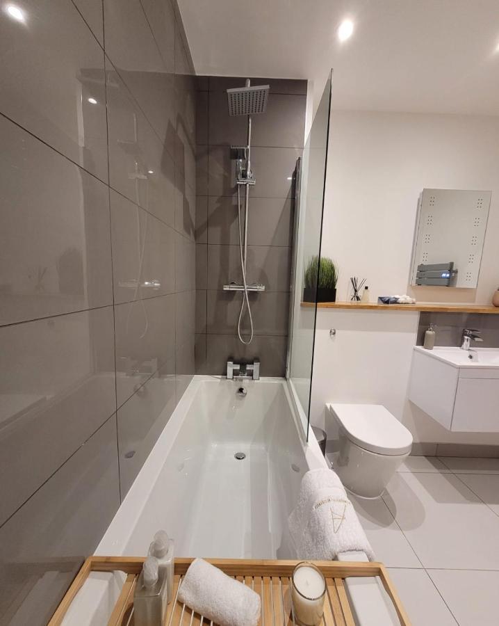 Luxury 1 Bed Apartment In The Centre Of Rochester Wainscot Luaran gambar